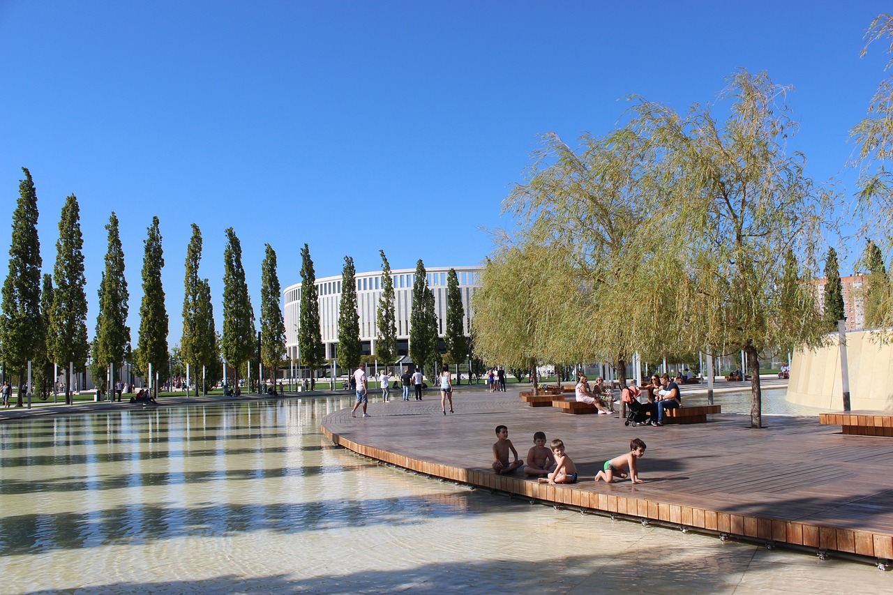 和球场外的 和球场外的